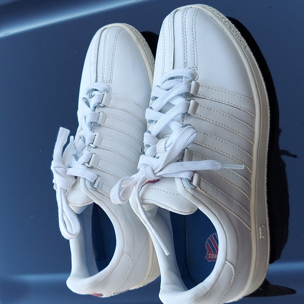 Womans K-SEISS size 9.